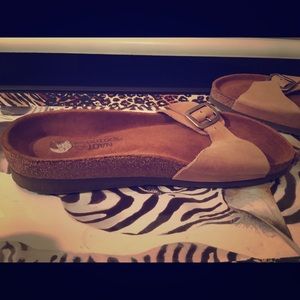 Naot Slipons US size 9, Euro size 40